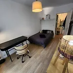 En Centre Ville, Studio Avec Terrasse Et Parking