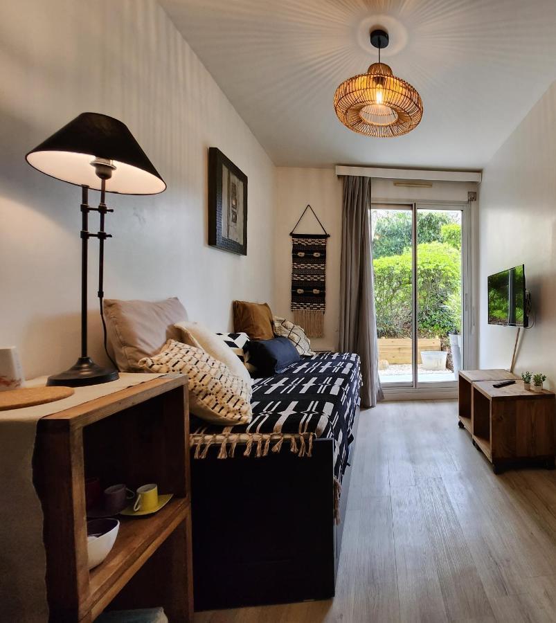 En Centre Ville, Studio Avec Terrasse Et Parking Apartment