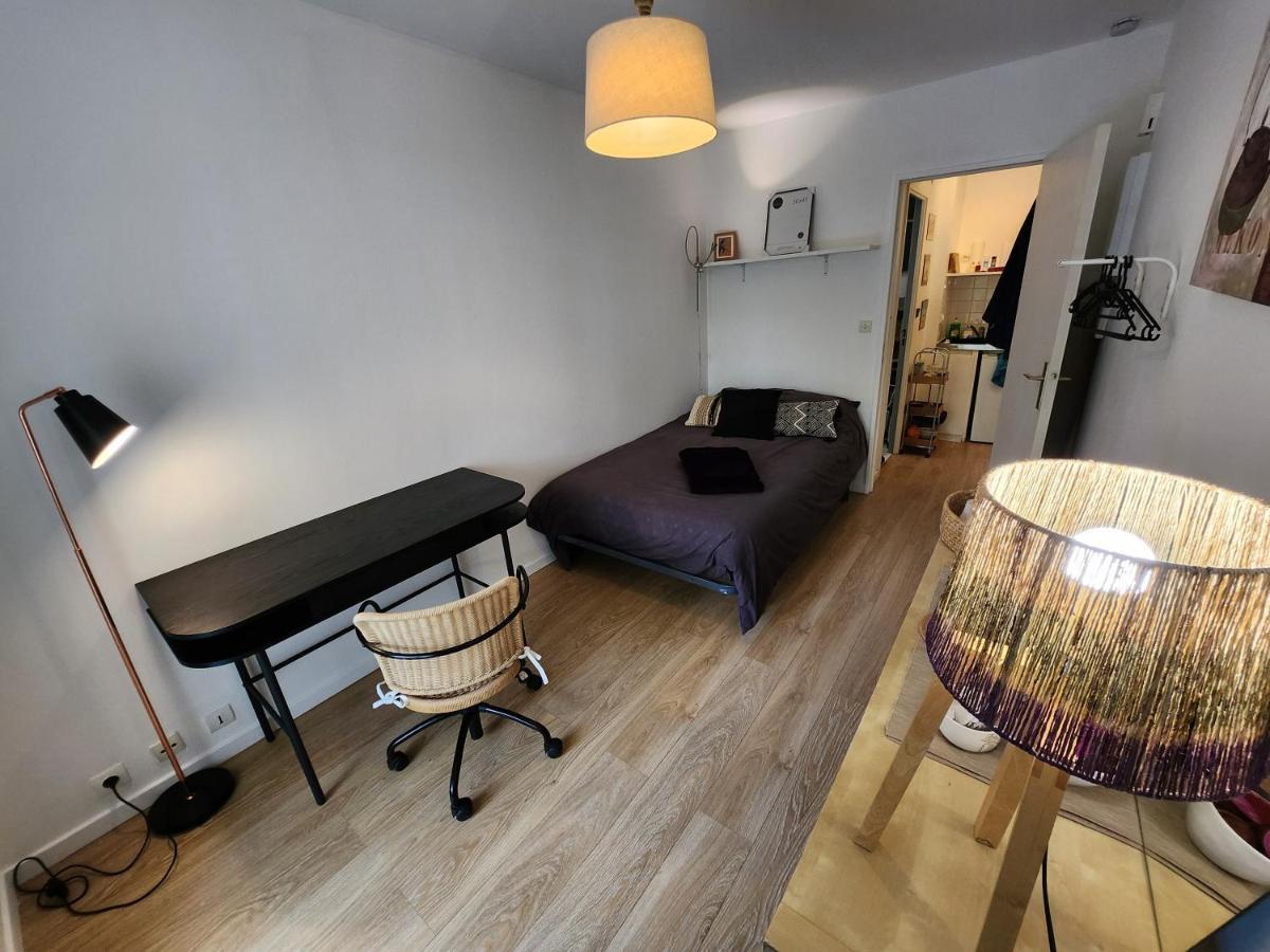 En Centre Ville, Studio Avec Terrasse Et Parking Apartment
